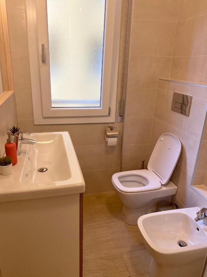 Modern City Apartment Modena Luaran gambar